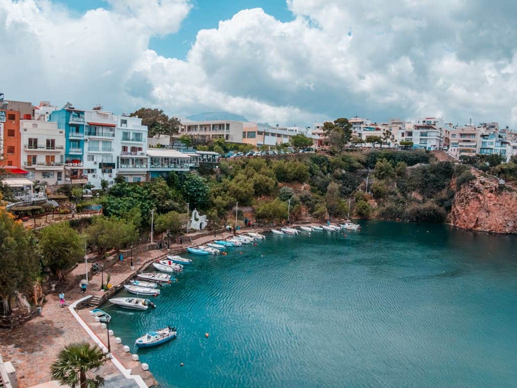 Agios Nikolaos stadskärna Hamnområde Sjön Voulismeni