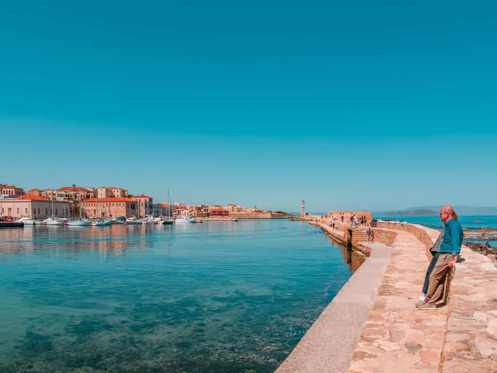 Chania Crete harbour area with lighthouse (La Canée, Crète, zone portuaire avec phare)