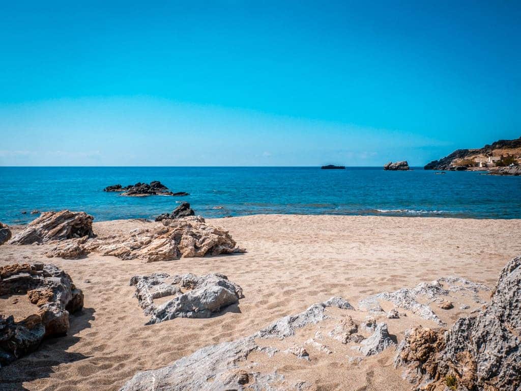Damnoni Beach Creta desierta sin gente en otoño
