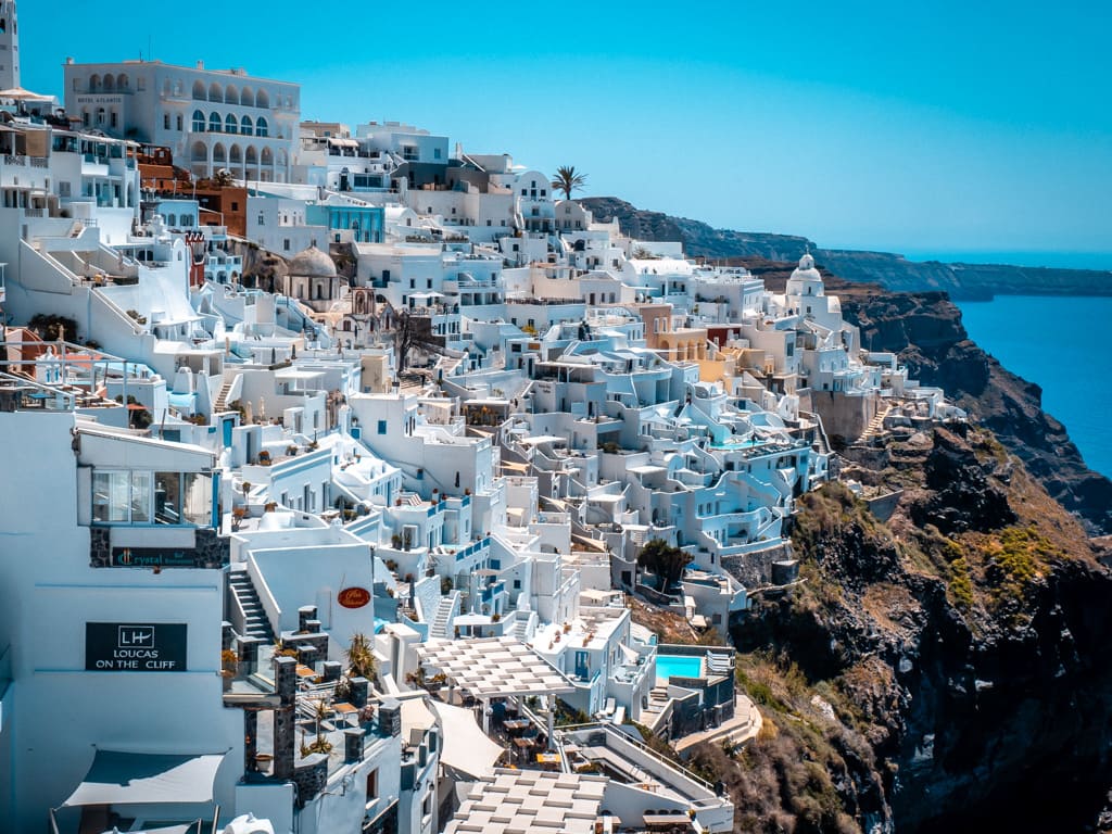 Imerovigli Santorini el balcón del Egeo como se le llama a menudo se encuentra en el borde de la caldera