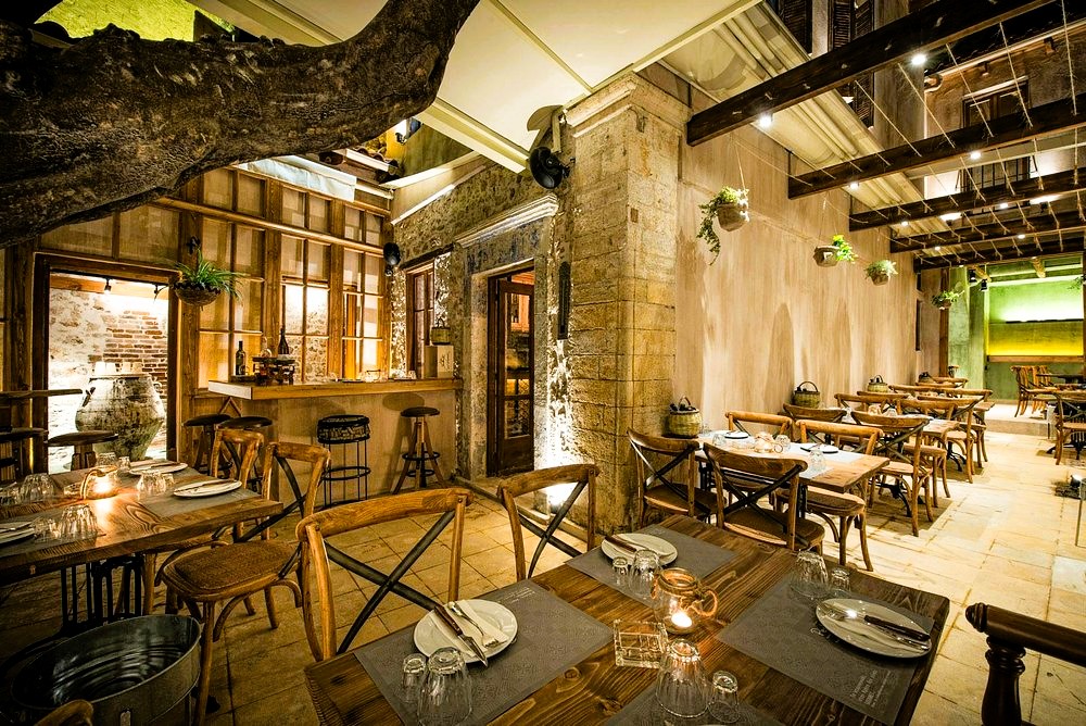Peskesi Restaurant Heraklion Tafels Binnen
