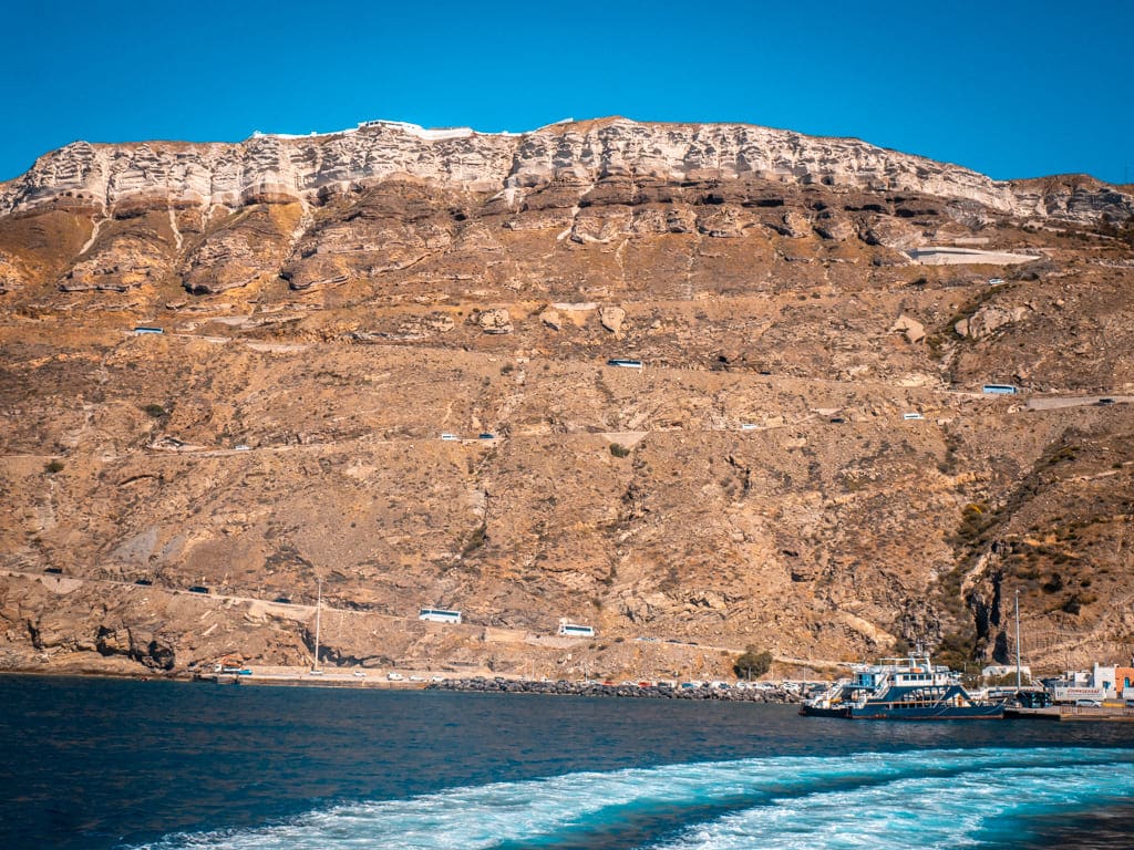 Puerto de Athinios en Santorini