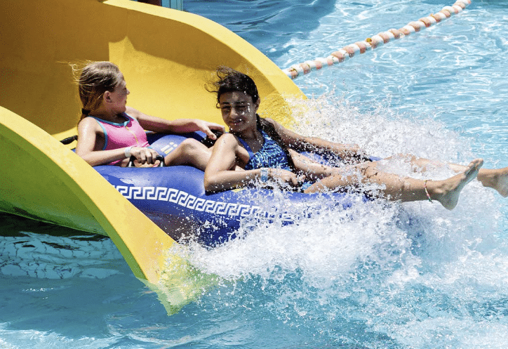 WaterCity Warterpark Creta_tobogán con niños