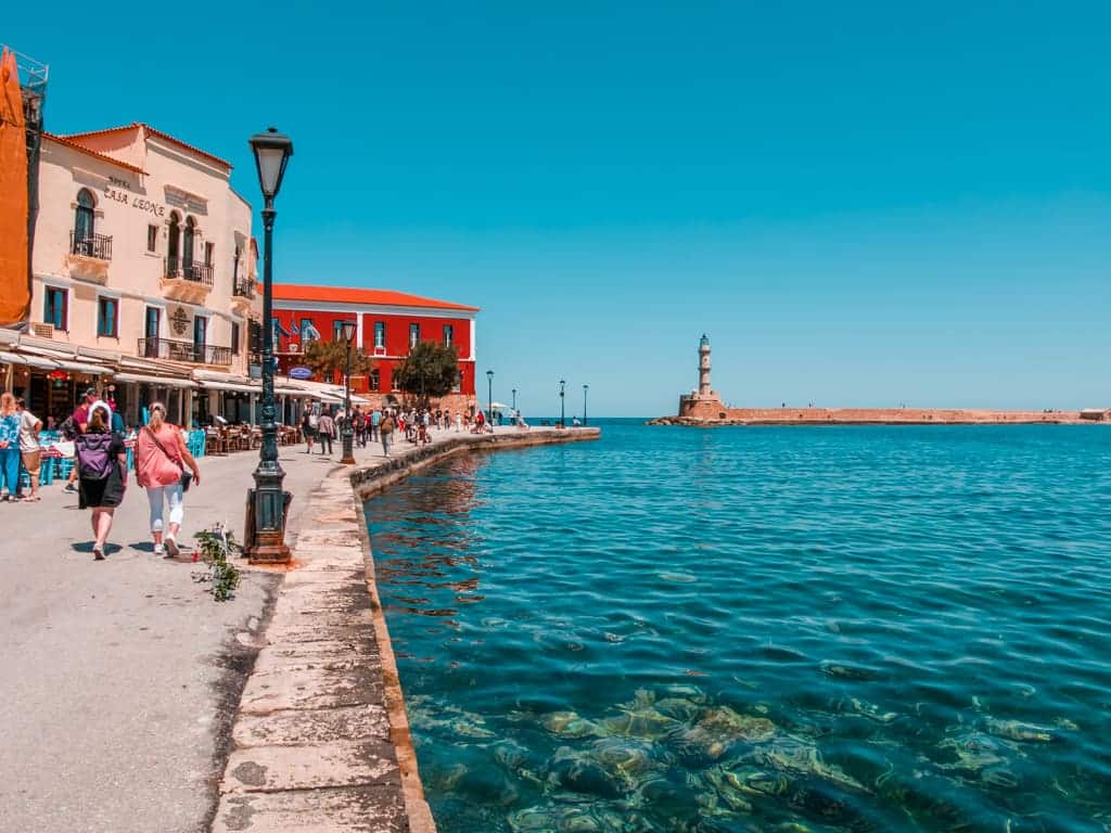 Chania Cosas que hacer Visitar el puerto veneciano en el mar y ver el antiguo faro
