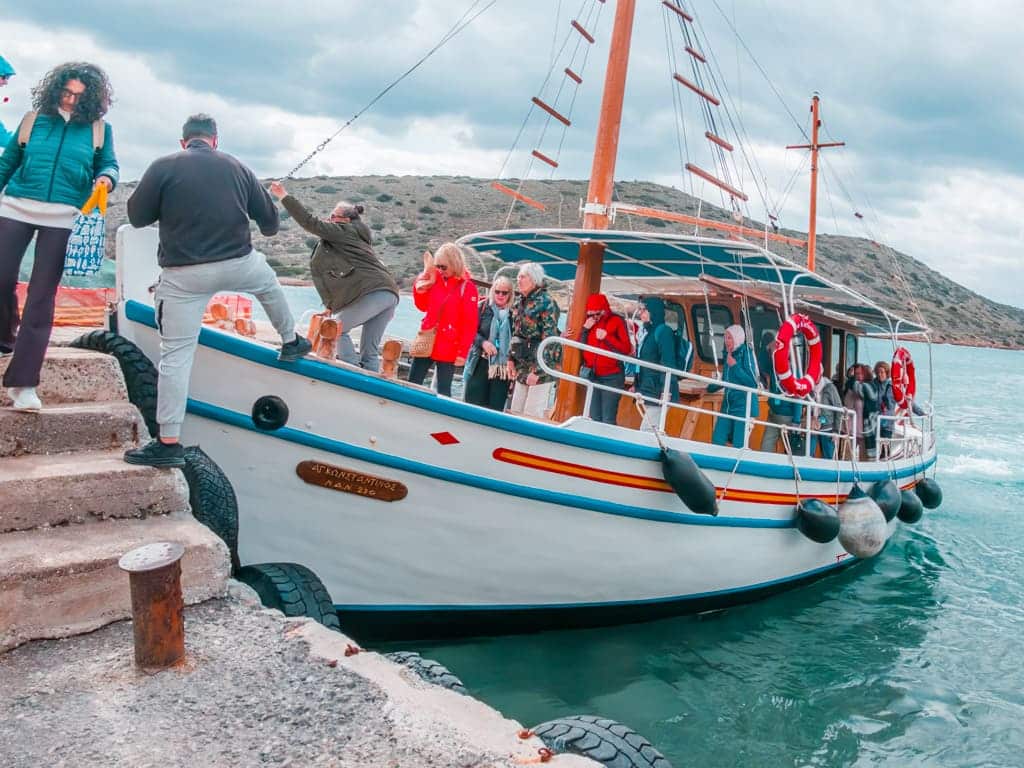 Ferry a la isla de Spinalonga Creta