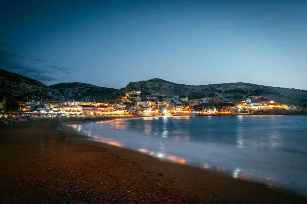 Matala på Kreta vid solnedgången