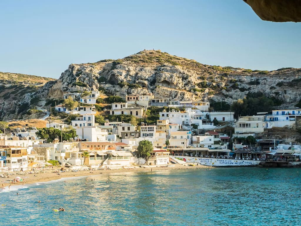 Het strand van Matala op Kreta