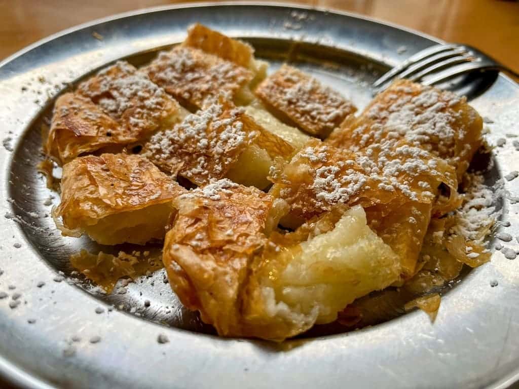 Bougats à la crème à Iordanis Chania Crete