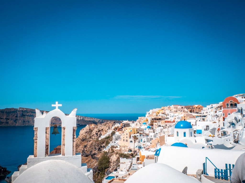 Oia - El pueblo de las iglesias de cúpulas azules con las mejores vistas de la Caldera